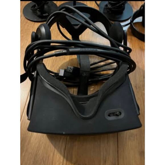 Oculus Rift CV1 VR Headset Full Set w/ Touch Controllers & 4x Sensors-Preowned - Picture 4 of 5